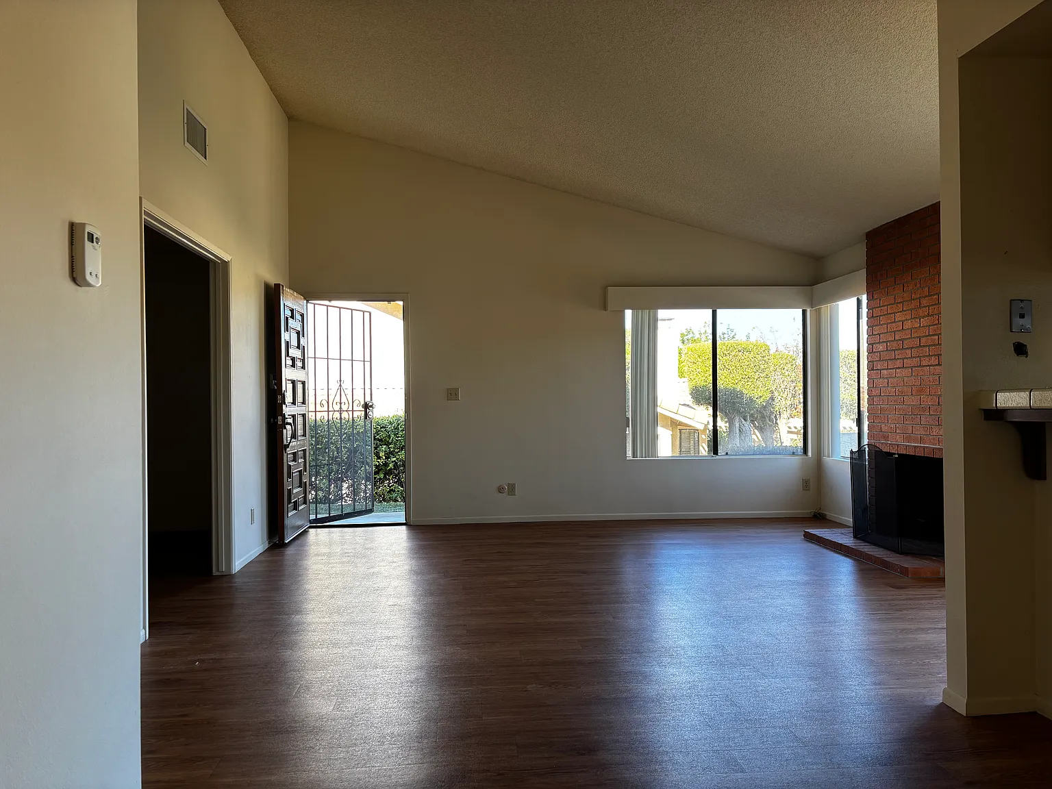 2 bed, 1350 sqft, $3,395 — Photo 4