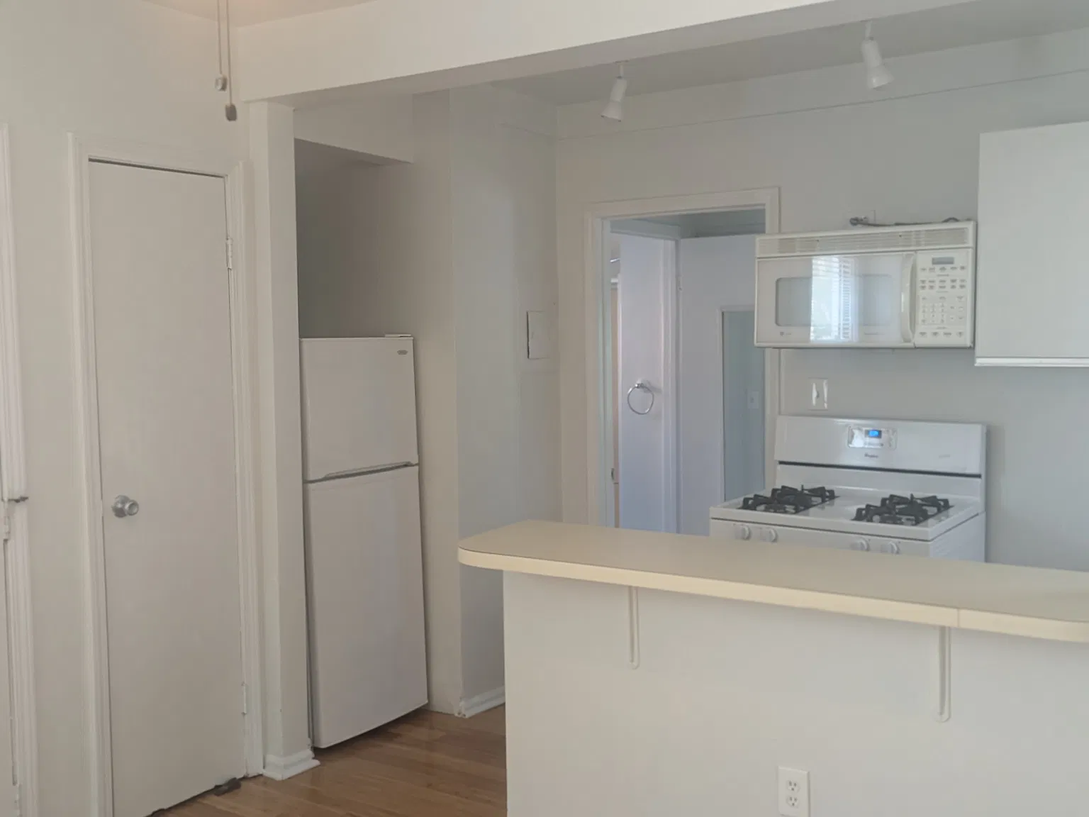 1 bed, 450 sqft, $950 — Photo 2