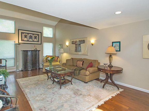 5th image of 49 Chestnut Ln