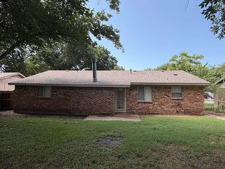 1005 Fairfax Ct — Photo 23