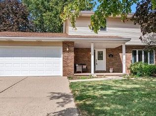 1101 Green Meadow Ln, Springfield, IL 62712