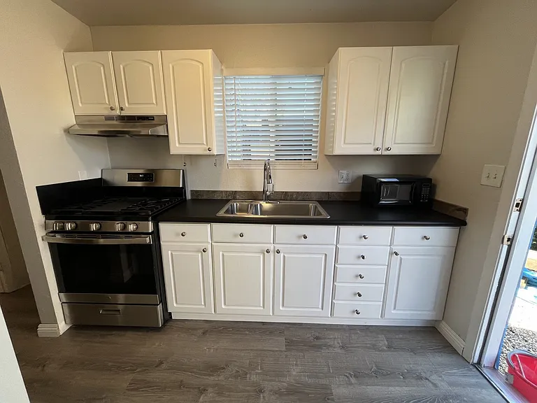 2820 Wallace St #B — Photo 6