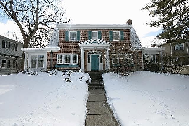 Elegant, updated colonial in NW Evanston