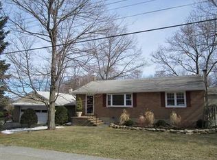 32 Maplewood Ln, Hardyston, NJ 07460