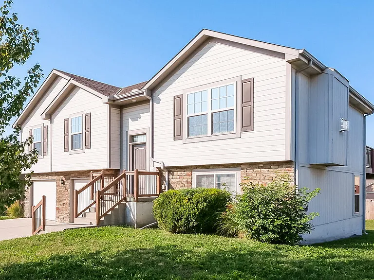 704 Fall Creek Cir — Photo 4