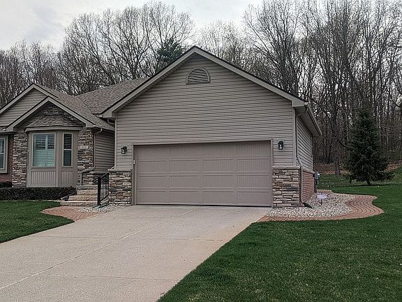 2nd image of 575 Sunrise Dr