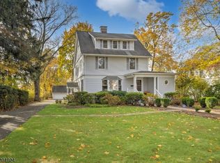 44 Glenbrook Rd, Morris Plains, NJ 07950