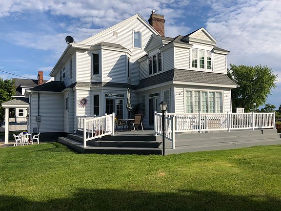 2nd image of 230 Arbutus Ave