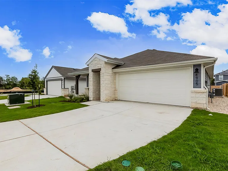 4905 Hazelnut Ln — Photo 2