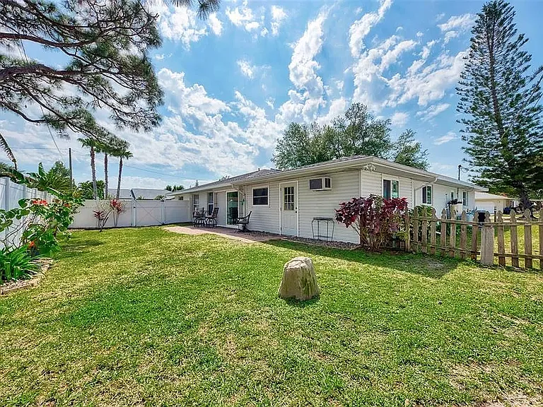 1329 Nantucket Rd — Photo 41