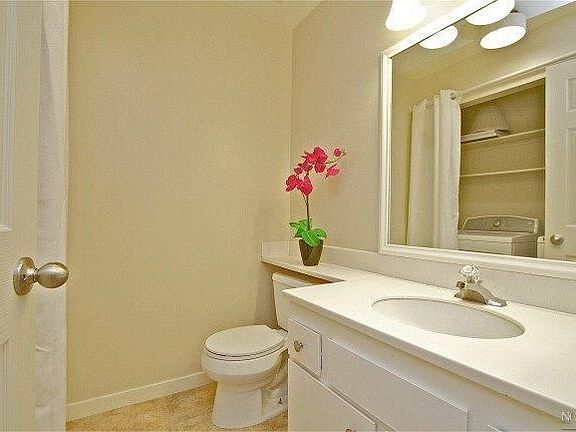 Powder room/ laundry room