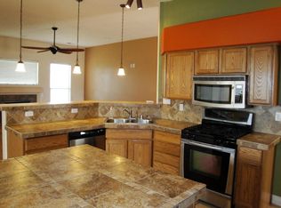 621 6th St NE, Rio Rancho, NM 87124