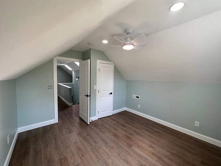 184 Powell St — Photo 13