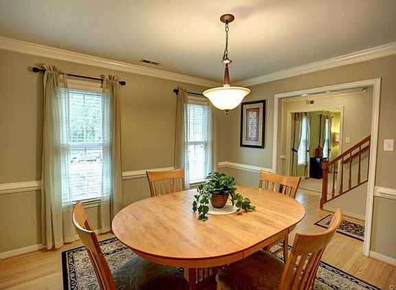 5th image of 10301 Aynhoe Ct