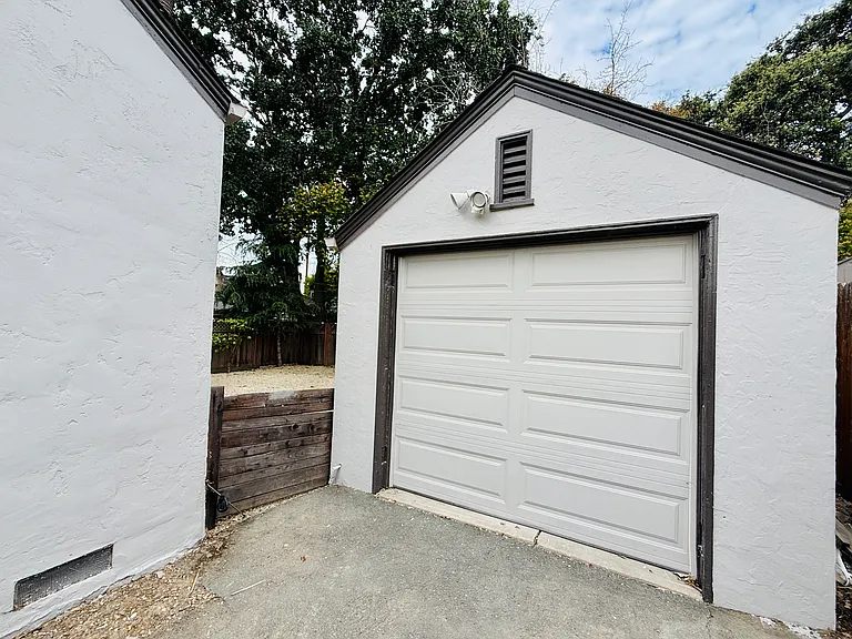 215 Coombs St — Photo 23