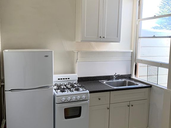 3rd image of 401 Steiner St #12