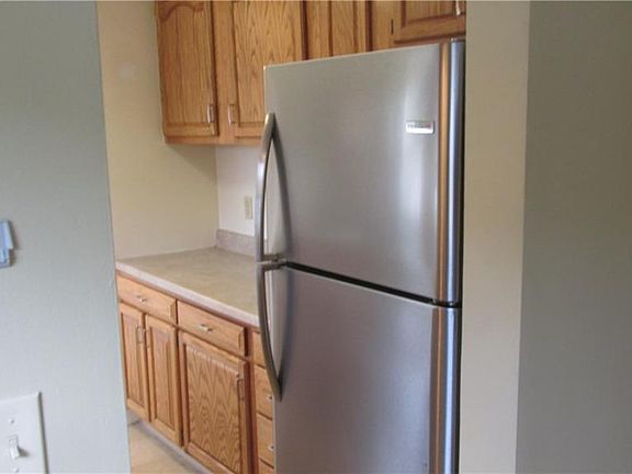 5th image of 72 Warren Dr