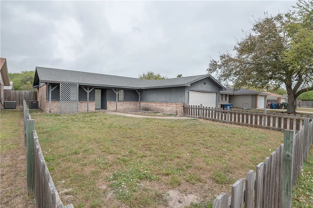 3 bed, 1259 sqft, $1,750 — Photo 2