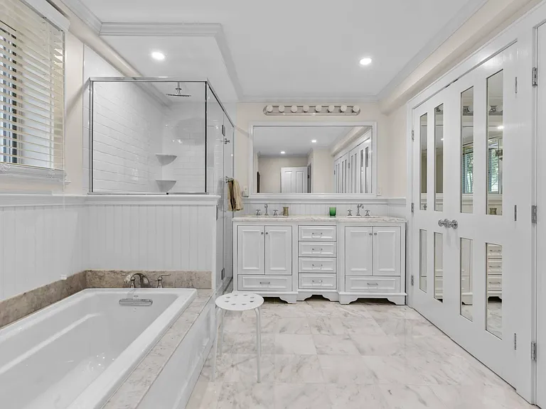 16 Tuckahoe Ln — Photo 10