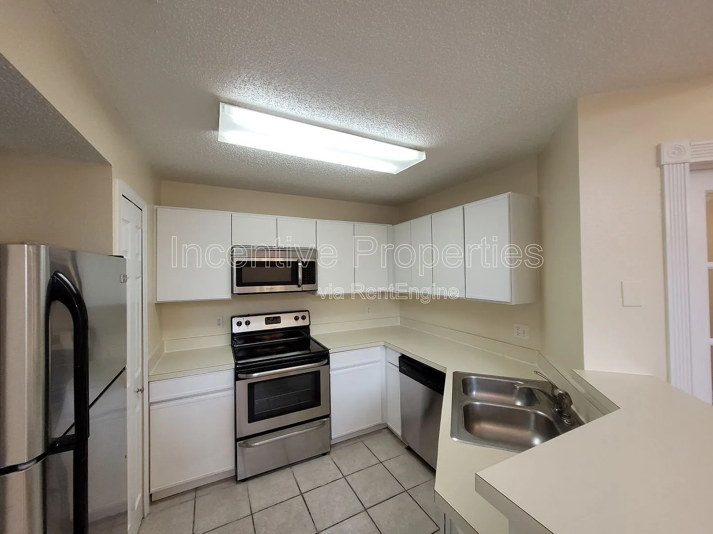 2 bed, 2.0 bath, 804 sqft, $1,575 — Photo 2