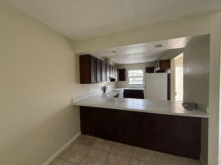 752 Lucaya Dr — Photo 11