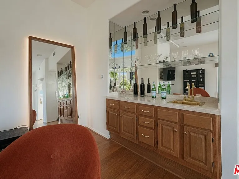 15330 Del Gado Dr — Photo 10