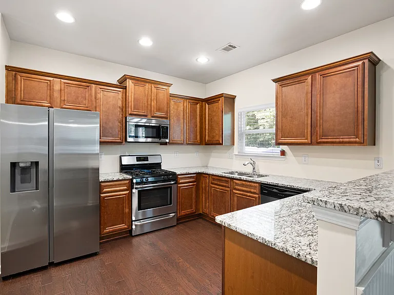 223 Jefferson Ave — Photo 12