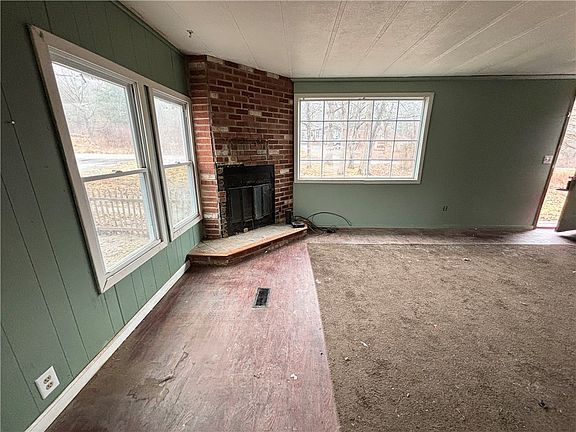 3rd image of 1121 Hoffman Hollow Rd