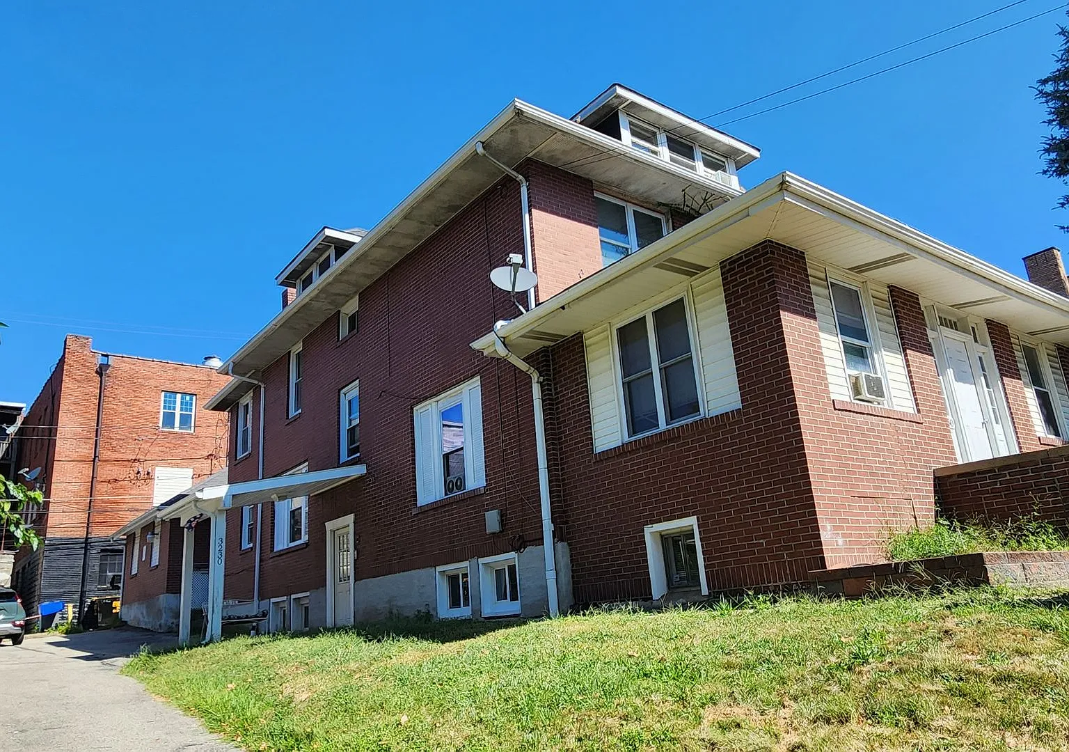 Welcome to 3230 Wainbell Avenue Apartments — Photo 2