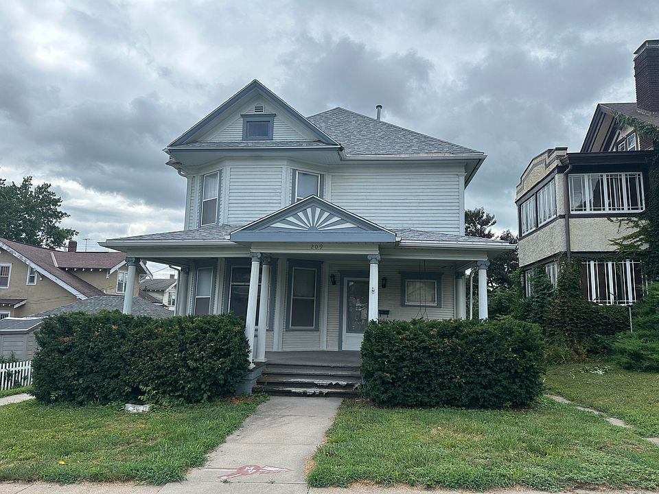 1st image of 209 N 4th St