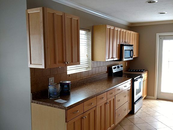 4th image of 6056 Parker St