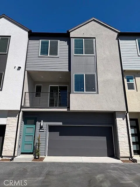 2 bed, 2.5 bath, 1272 sqft, $3,875 — Photo 2