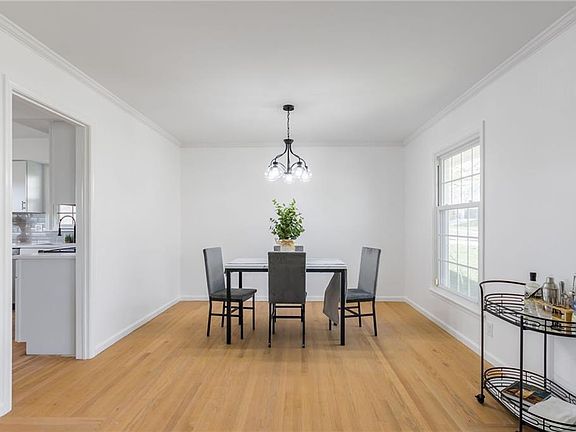 4th image of 9813 Foster St