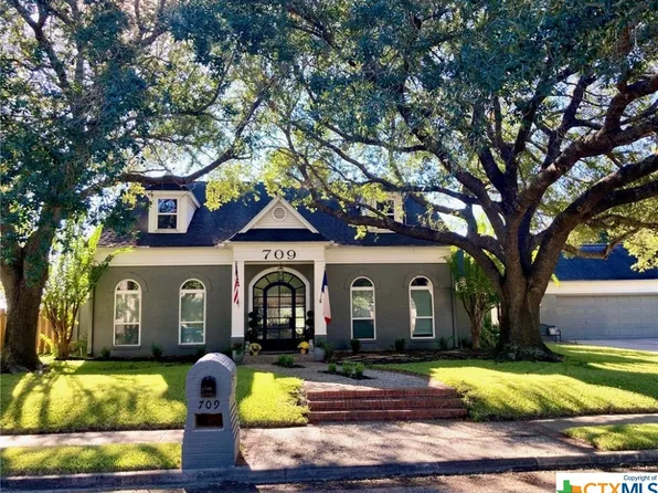 709 Champions Row, Victoria, TX 77904