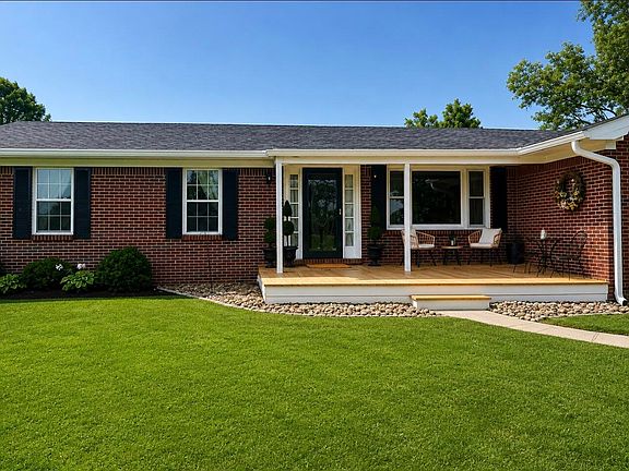 5th image of 455 Davis Ln