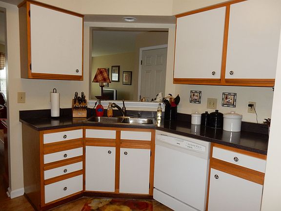 4th image of 906 Crossgate Dr