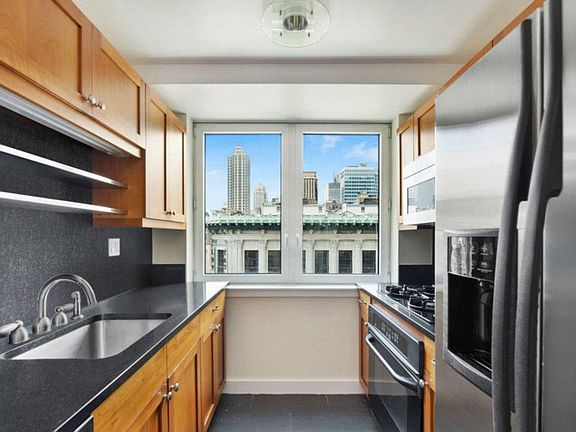 4th image of 425 5th Ave APT 21E