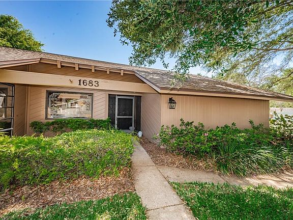 4th image of 1683 Oak Pl