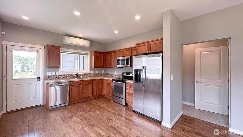 5th image of 490 Reserve Way