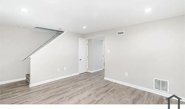 1755 White Oak Ave — Photo 18