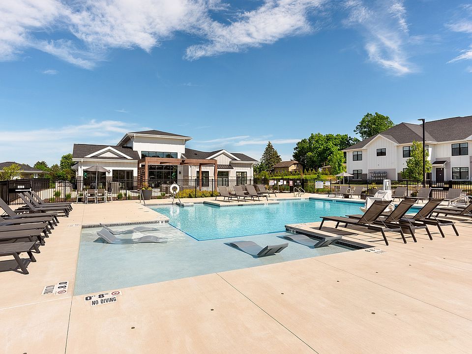 Seasons at Franklin Resort Style Pool