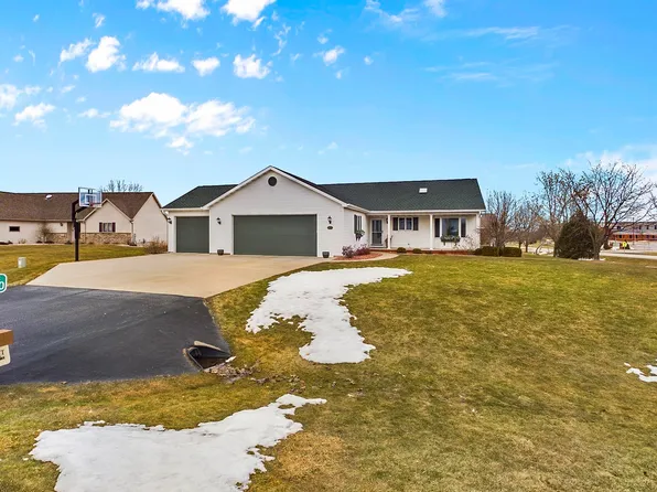 W6870 Michael Ct, Greenville, WI 54942