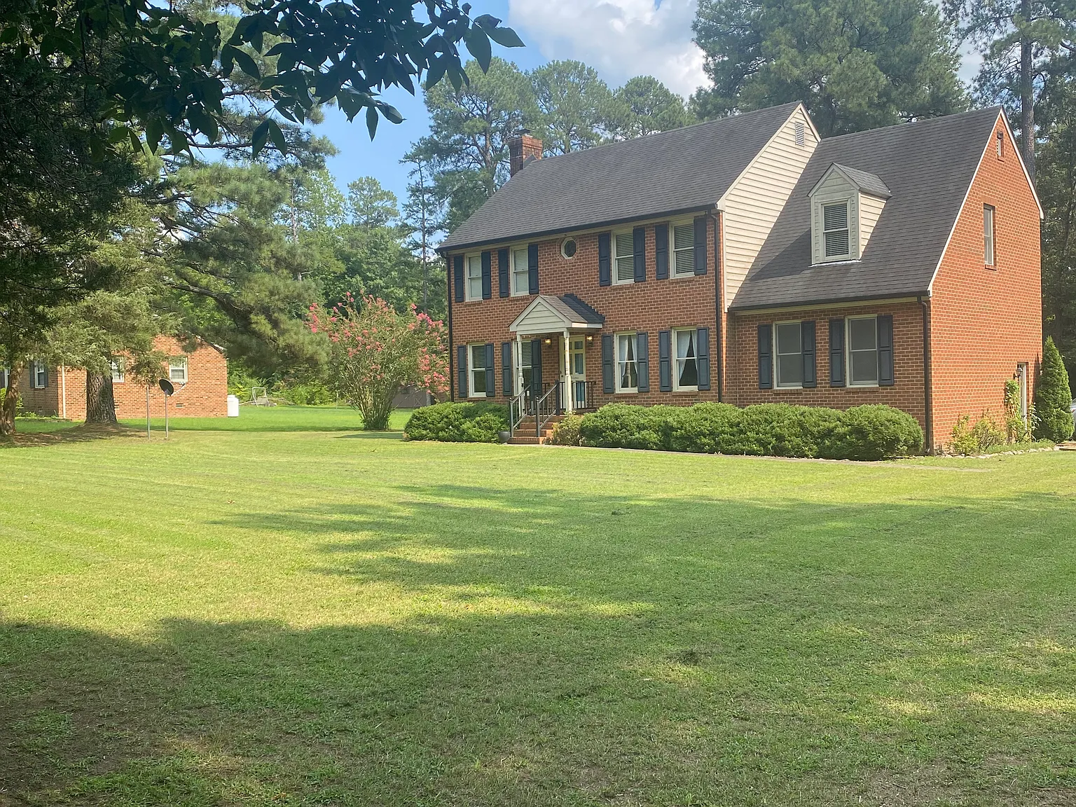 3 bed, 2298 sqft, $2,550 — Photo 2