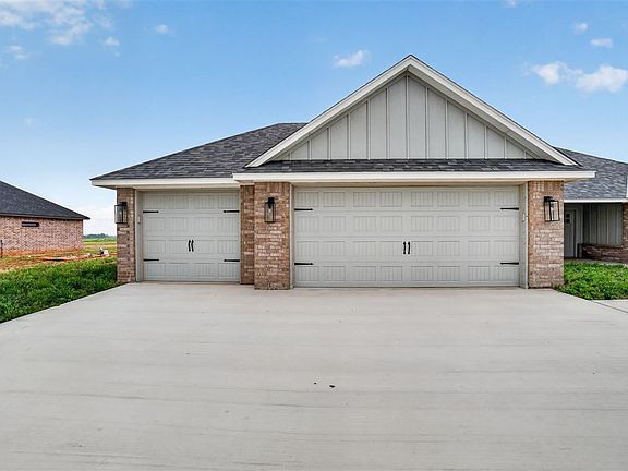 3rd image of 334 Weaver Way
