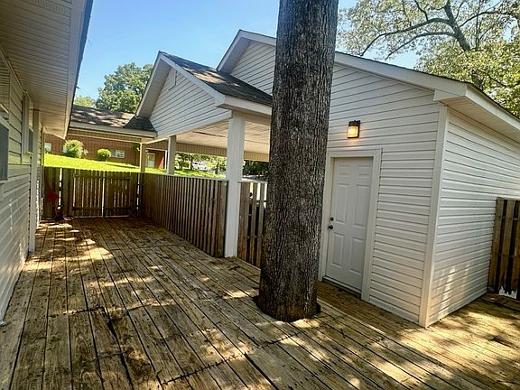 4th image of 303 Oakwood Ave