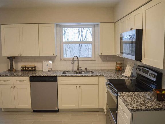 2nd image of 2231 Genevieve Ln