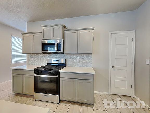 3rd image of 4872 Blackburn Rd NE