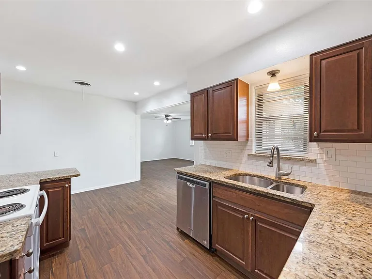 2717 Wesleyan Dr — Photo 17