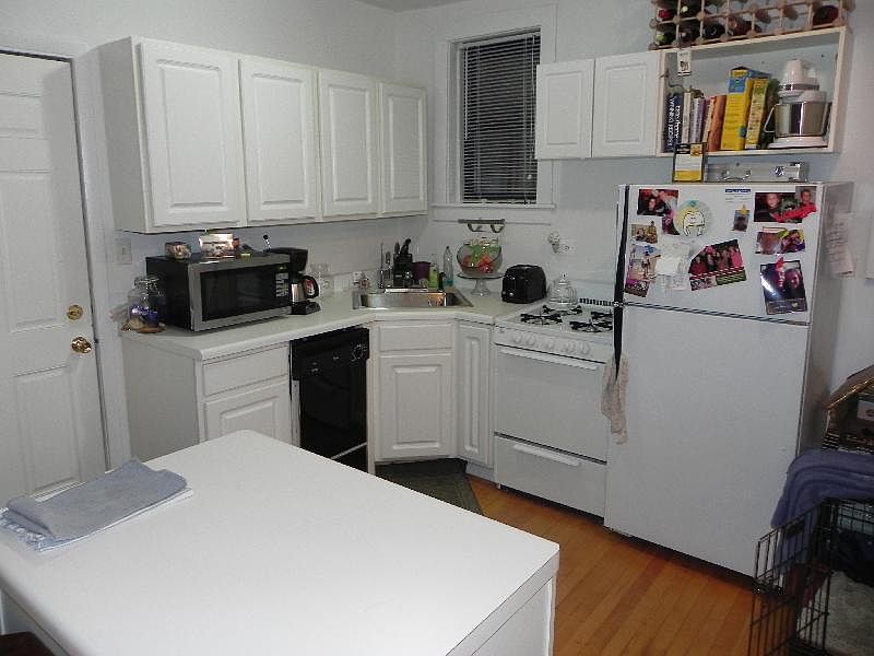 1st image of 3839 N Greenview Ave #Twoe