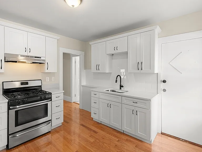 79 Nelson St #1 — Photo 1